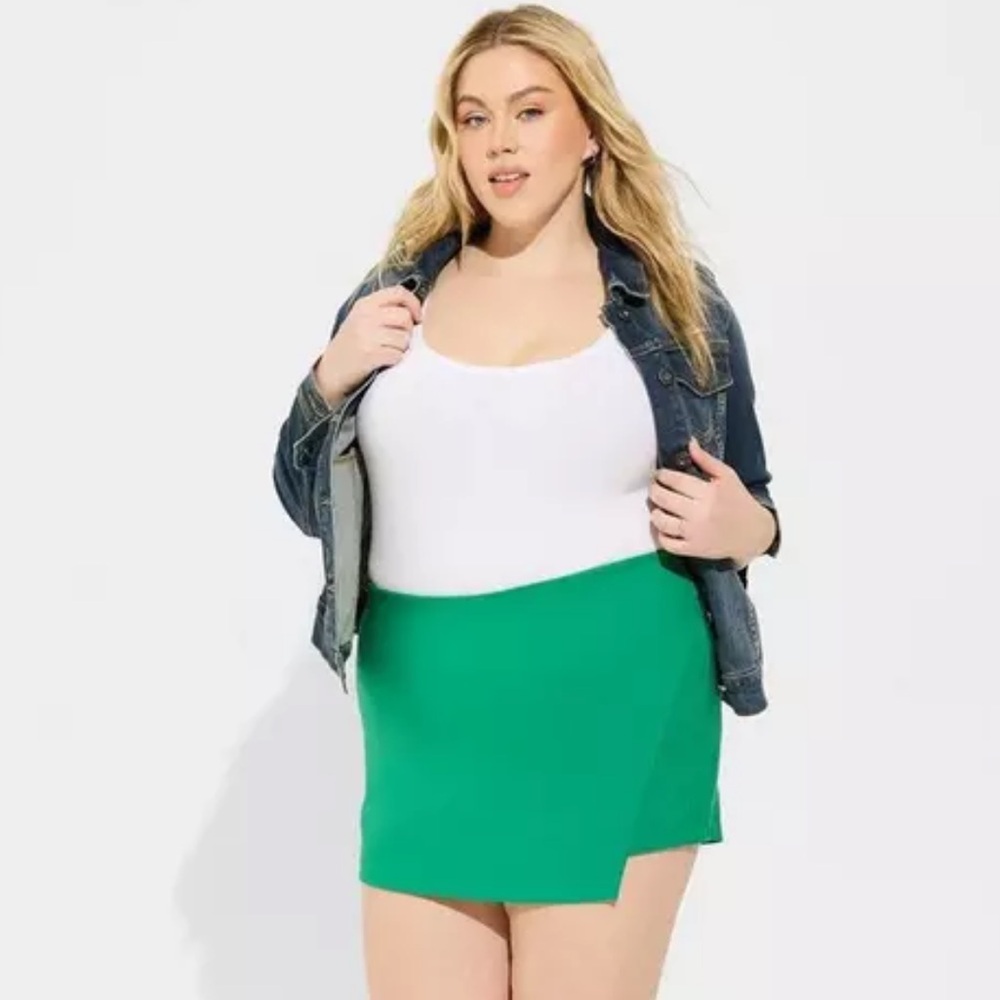 Torrid size 3 green skort
